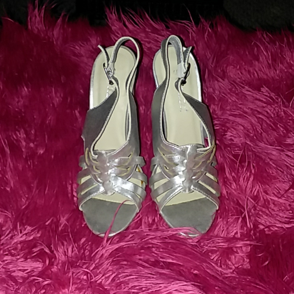 Shoe Dazzle Sandals